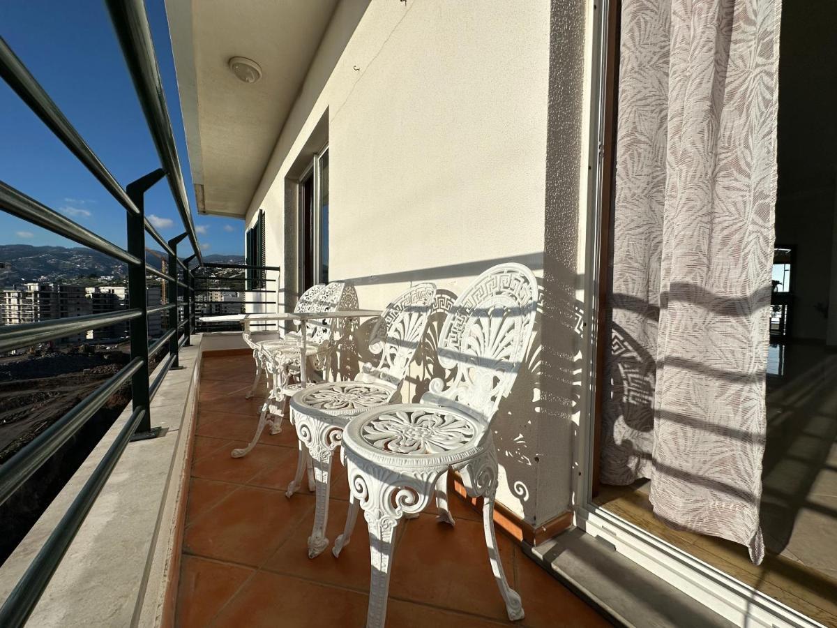 Plaza Near Forum Madeira - Rooms For Rent Φουνκάλ Εξωτερικό φωτογραφία